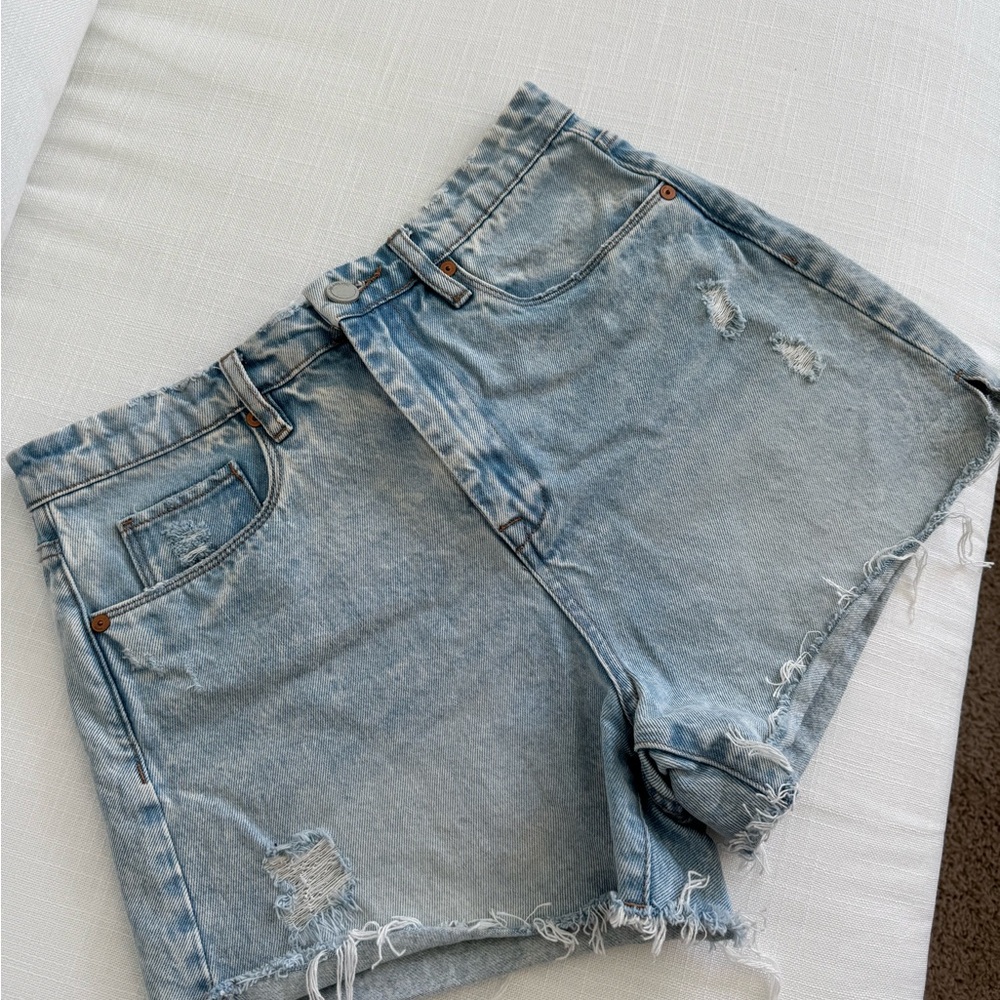 Blank NYC The Reeve Light Blue Jean Shorts